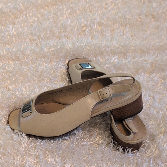 Salvatore Ferragamo Women's Cream Peep-Toe Shoes - Picture 7 of 8